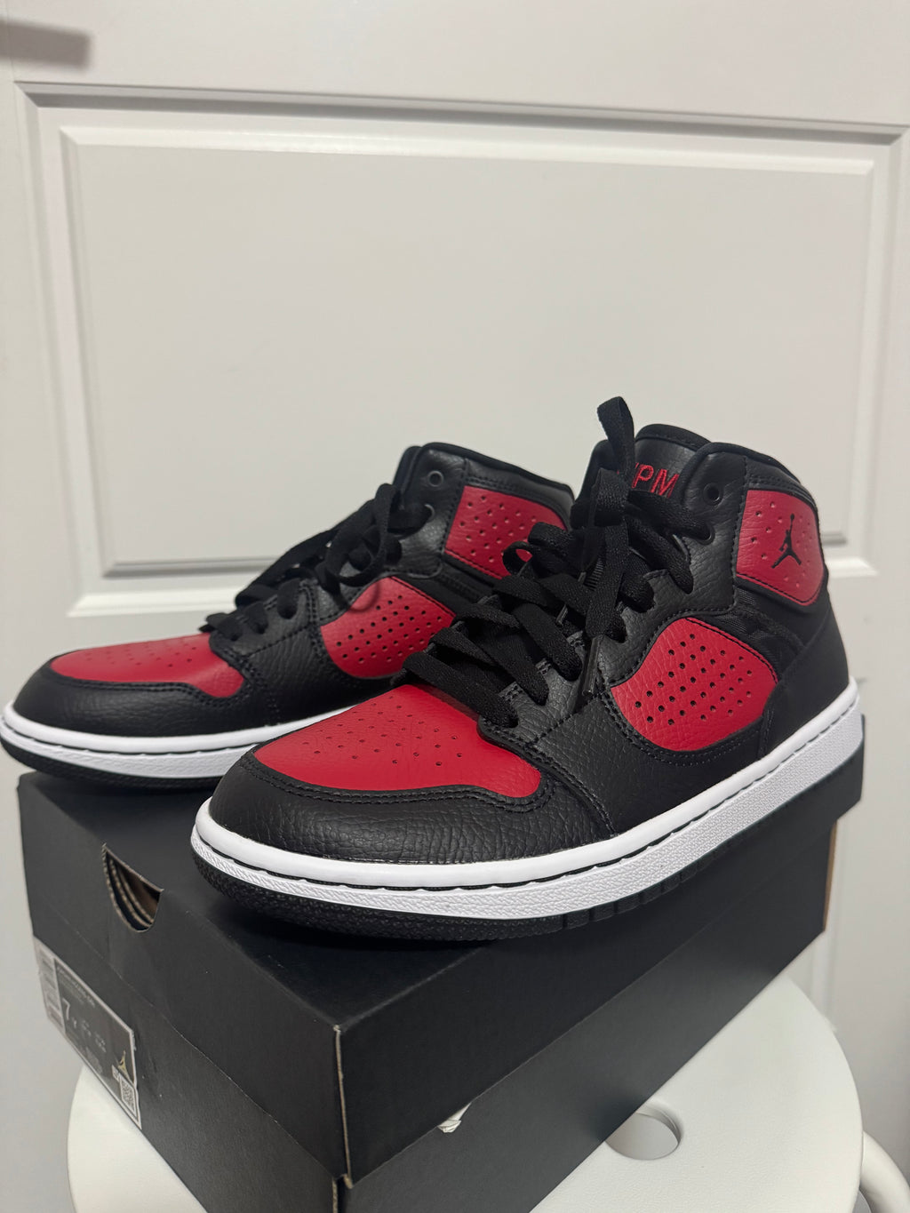Jordan Access Black/Gym Red