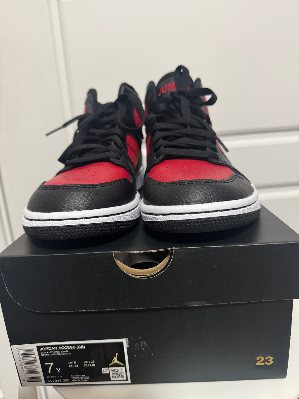 Jordan Access Black/Gym Red