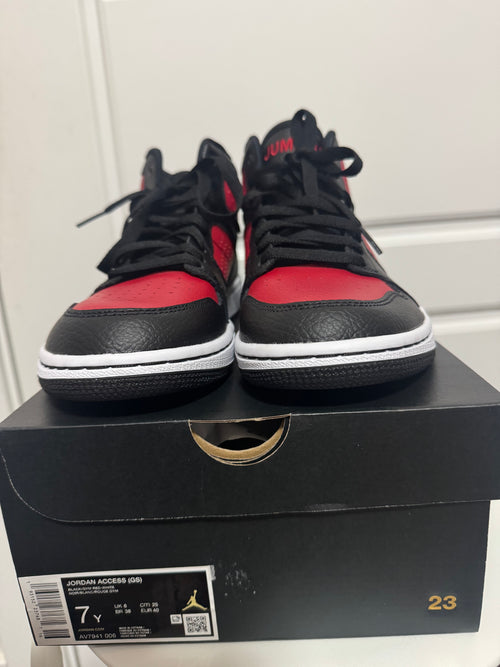 Jordan Access Black/Gym Red