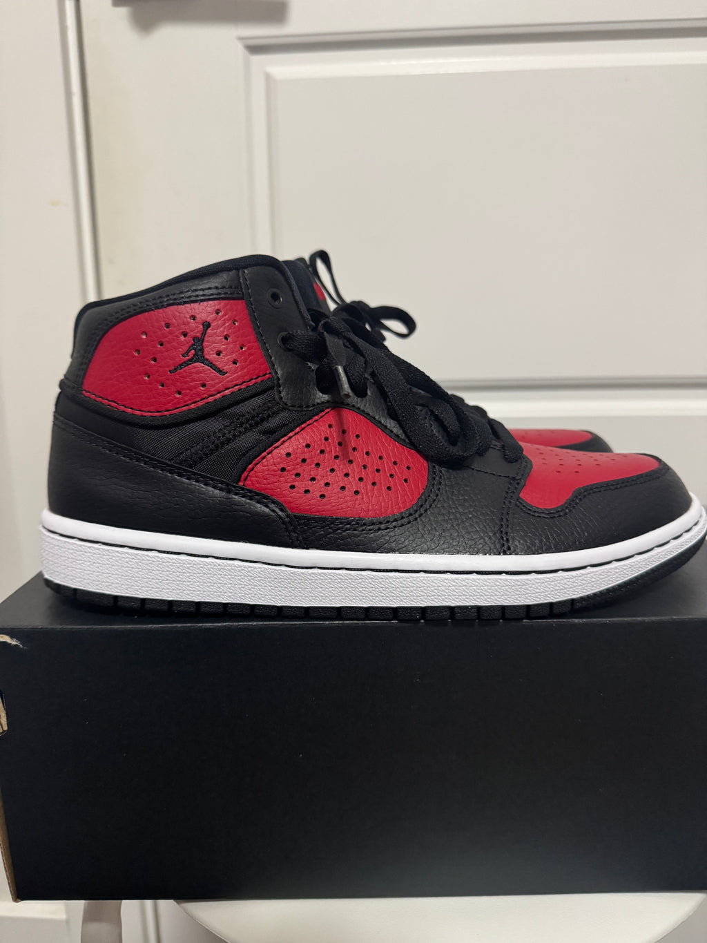 Jordan Access Black/Gym Red
