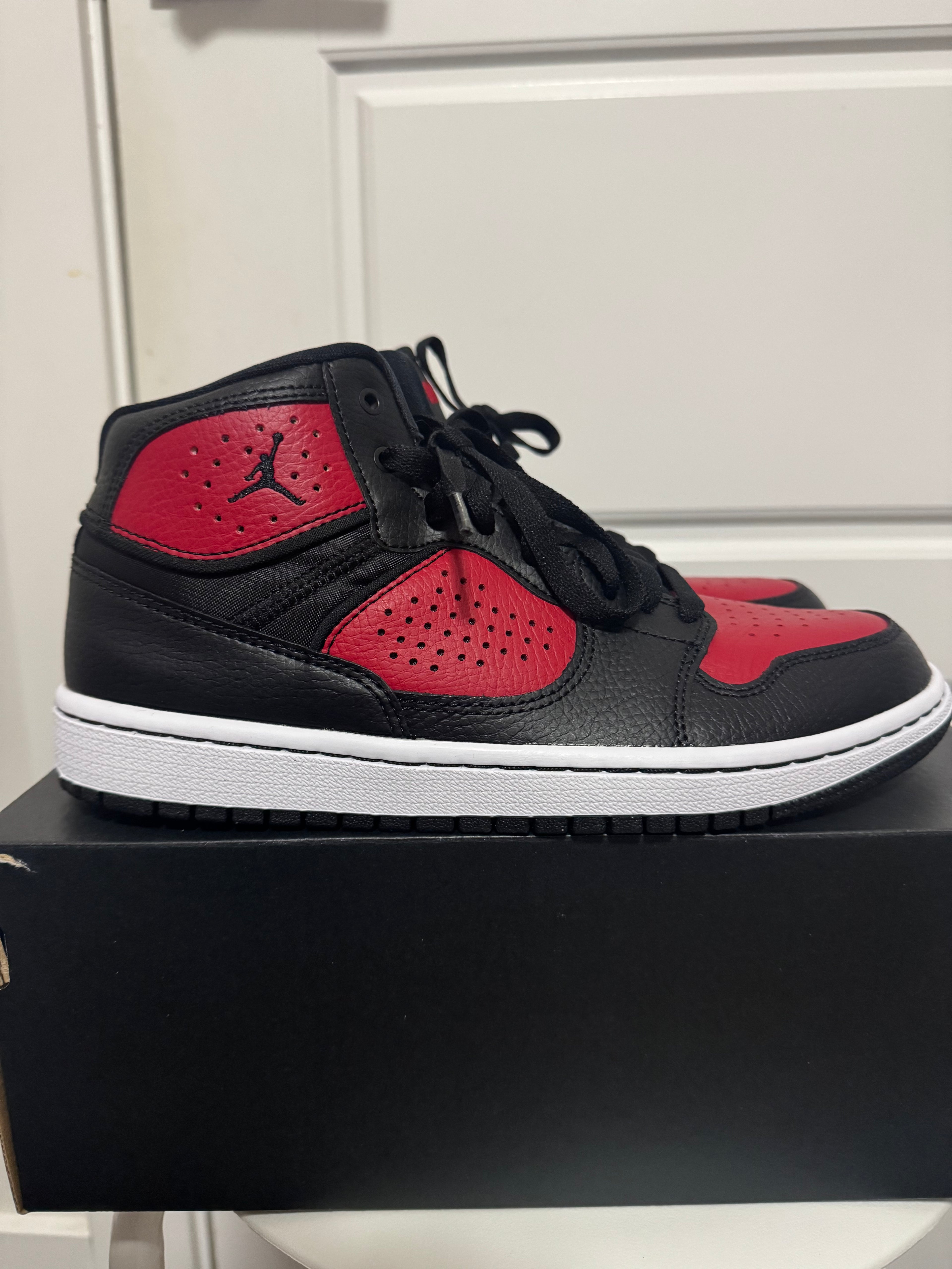 Jordan Access Black/Gym Red