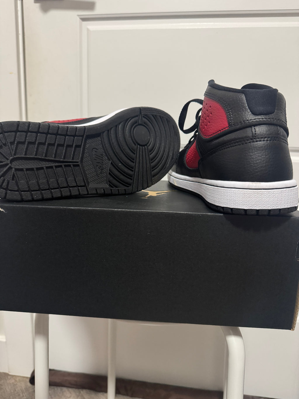 Jordan Access Black/Gym Red