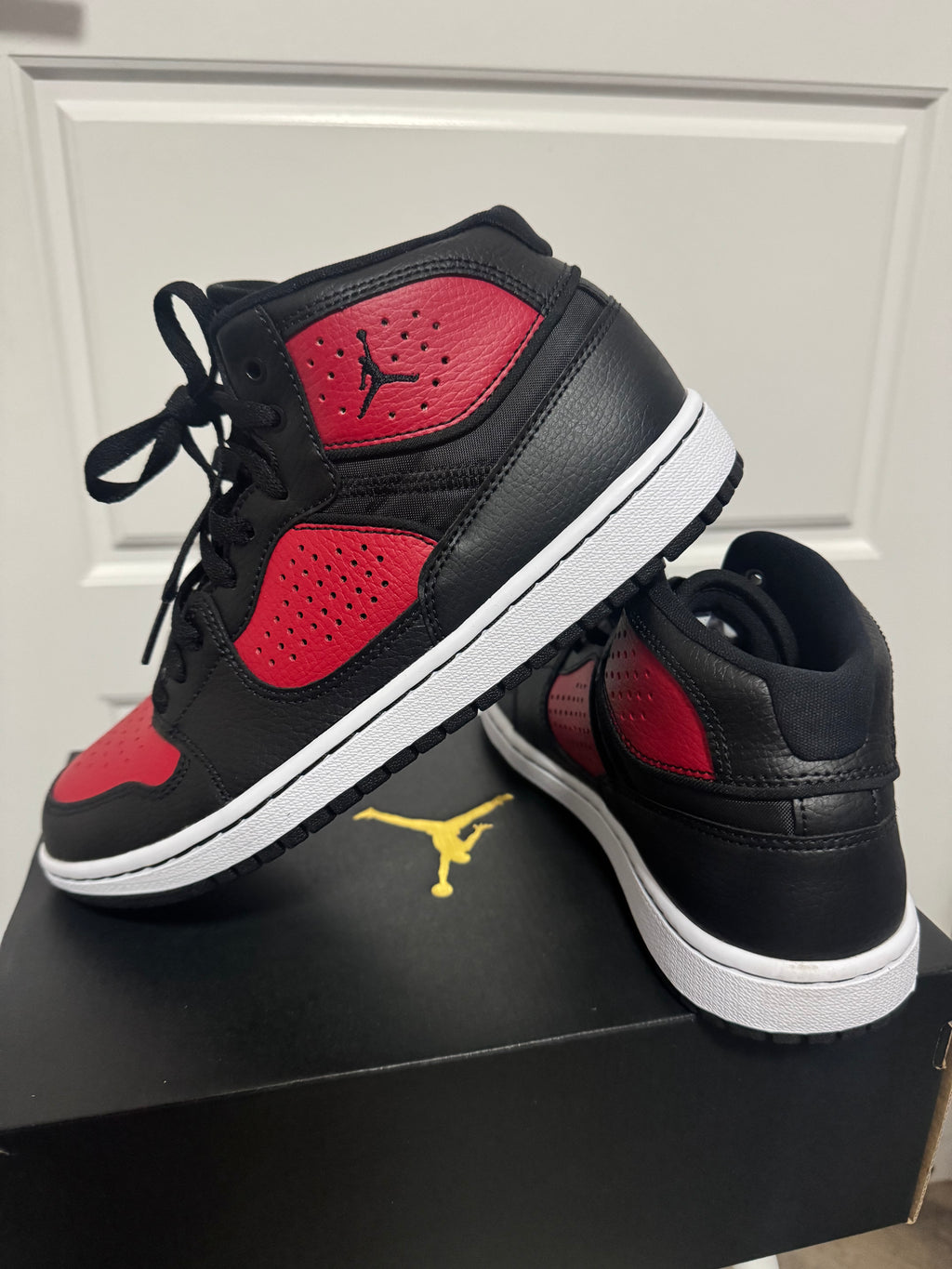 Jordan Access Black/Gym Red
