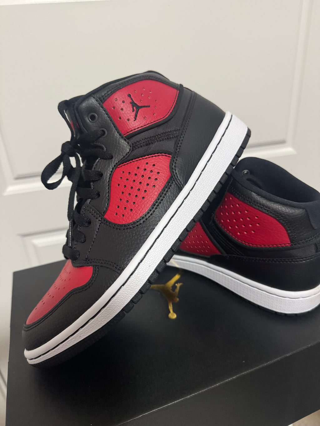 Jordan Access Black/Gym Red