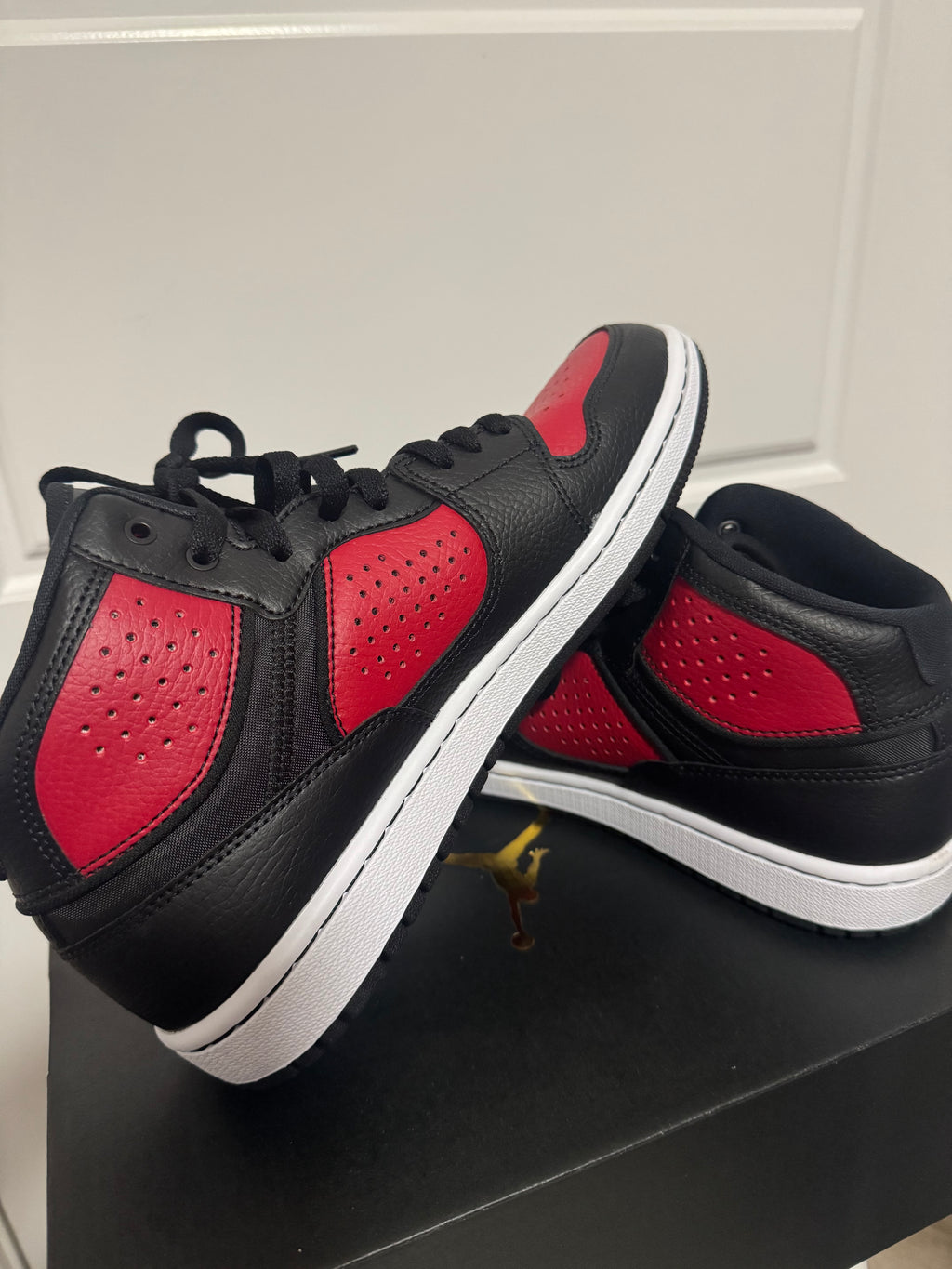Jordan Access Black/Gym Red